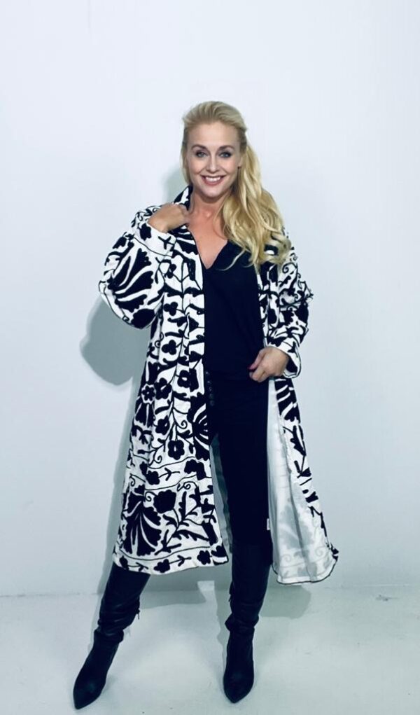 Long Suzani Coat Vit - Image 3