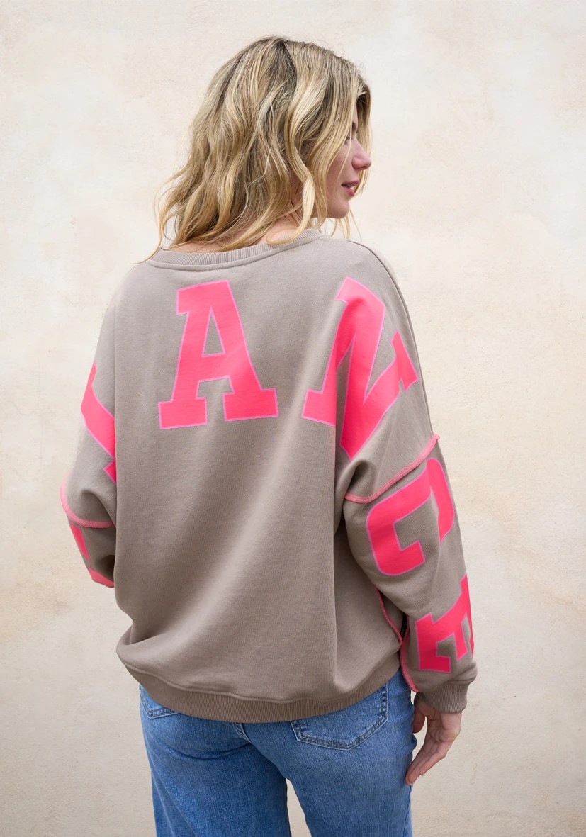 Sweatshirt Roundneck Yoga Sand Neonpink - Image 4