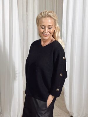 Stickad tröja v-neck med guldknappar Black