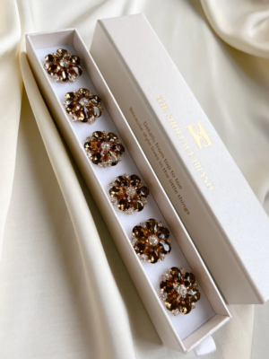 Knappsmycke - Erika - Brown White Flower Button Charm Gold - 6 pack