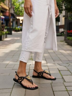 Sandal - Flat sandal in animal print