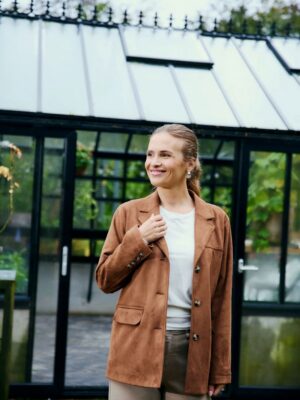 Jacka Tijanna Thrush