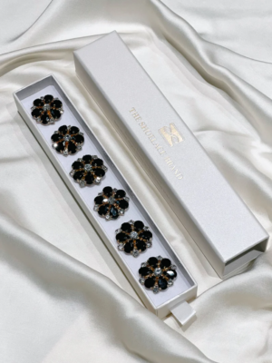 Knappsmycke - Maja - Black White Flower Button Charm Gold - 6 Pack