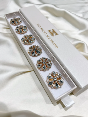 Knappsmycke - Signe - White Flower Button Charm Gold - 6 Pack